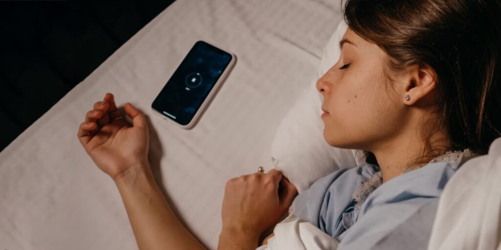 woman sleep with smartphone